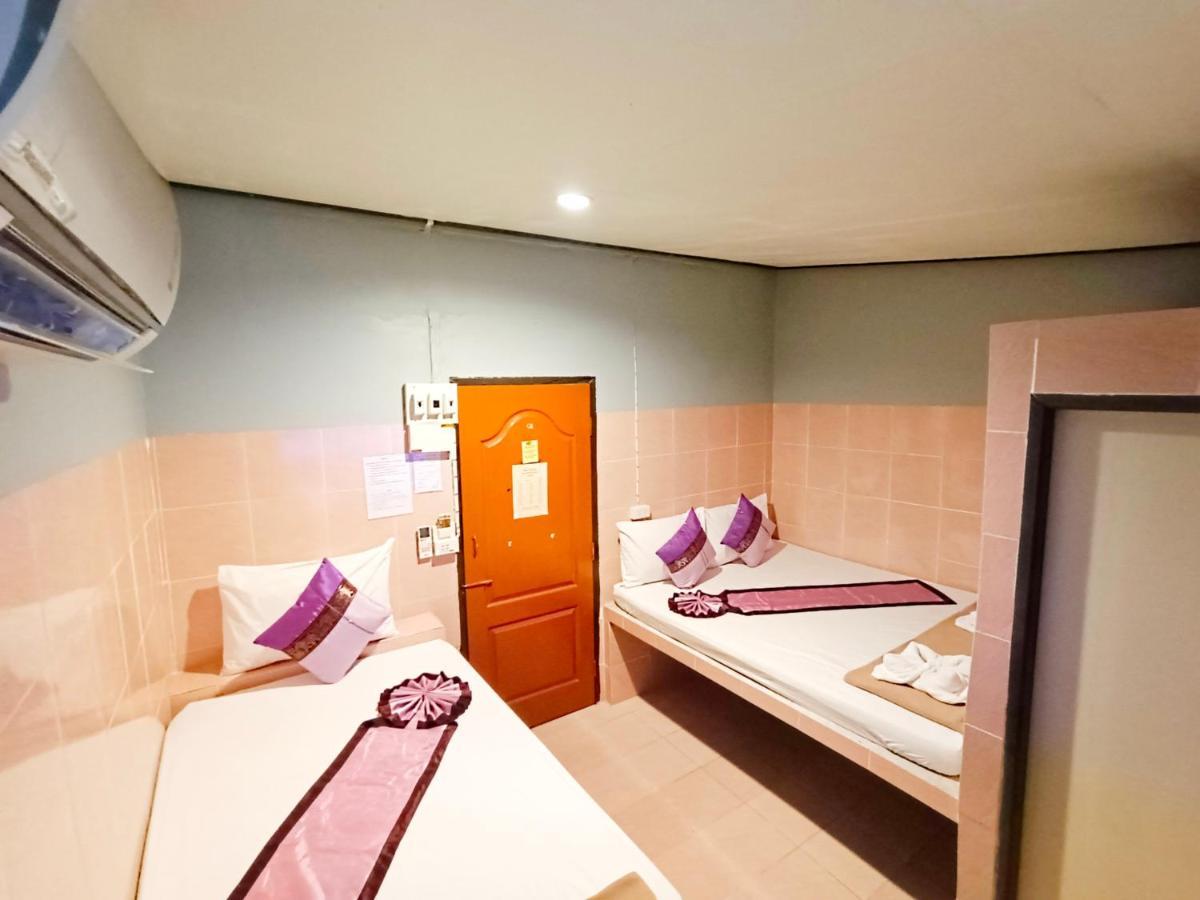 Out! A Radically Inclusive Beach Hostel By Wild & Wandering Haad Rin Camera foto